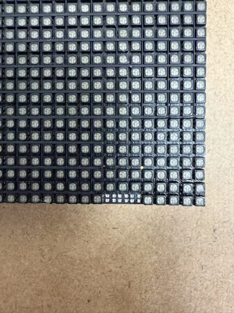 Unilumin P2.5: пайка/замена светодиодов